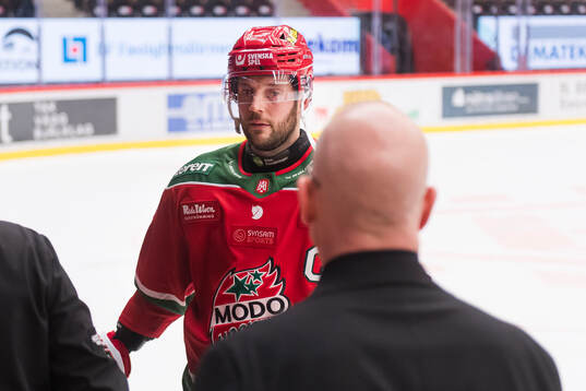 Modos David Rundblad deppar med huvudtränare Fredrik