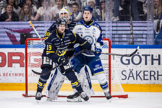HV71s Niklas Hansson och Leksands Tinus Luc Koblar