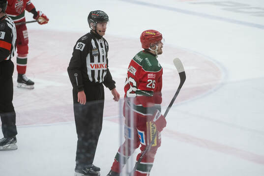 Modos Emil Larsson utvisas