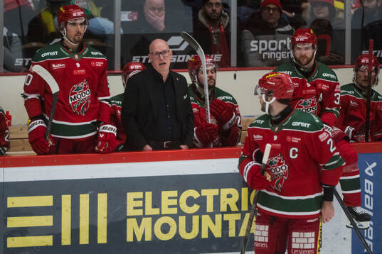 Modos huvudtränare Fredrik Andersson