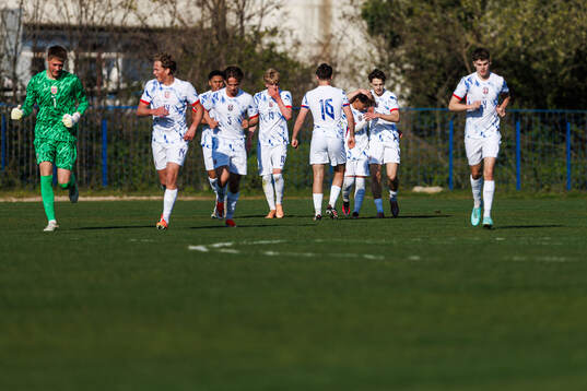 Players of Norway celebrate