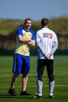 Injured player Dejan Kulusevski and head coach Graham