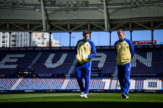 Victor Nilsson Lindelöf and head coach Graham Potter of