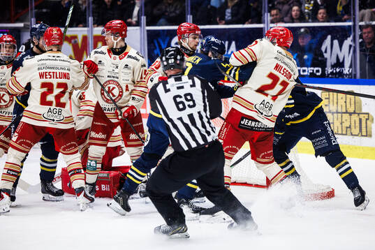 Södertäljes Roope Laavainen och Kalmars Henrik Nilsson