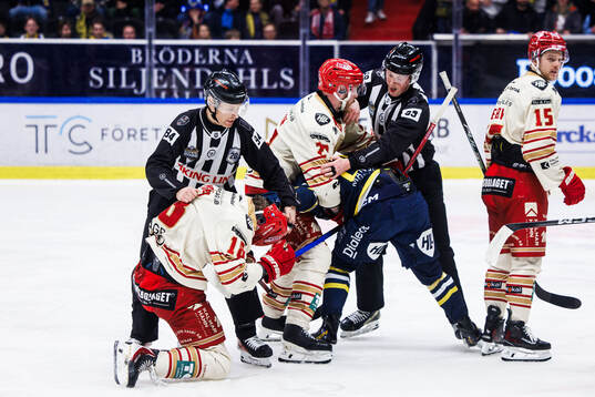 Kalmars Jesper Lindén och Södertäljes Filip Holst