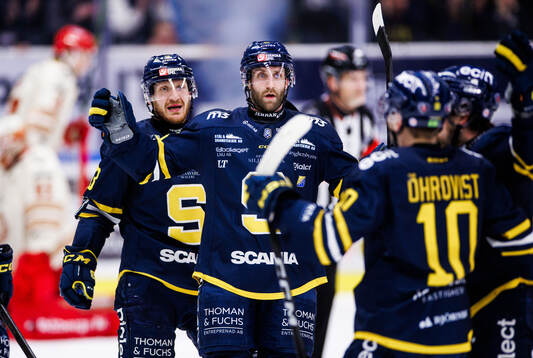 Södertäljes Felix Öhrqvist jublar och