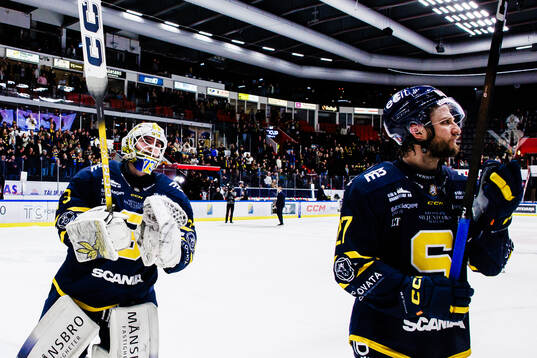 Södertäljes målvakt Love Härenstam och Daniel Norbe