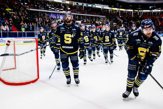 Södertäljes Niklas Arell och Hampus Harlestam jublar