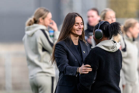Coach Elena Sadiku and Monica Jusu Bah of Häcken