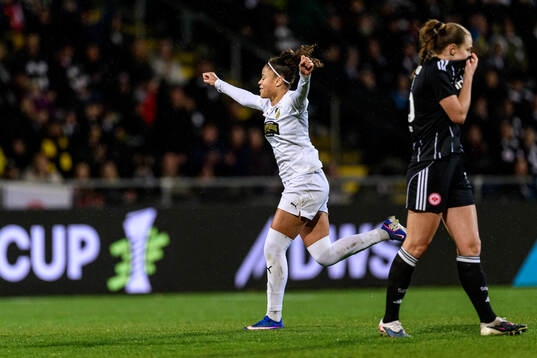 Felicia Schröder of Häcken celebrates scoring 0-2