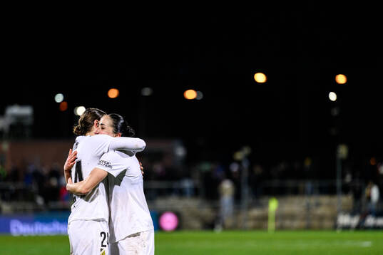 Tabby Tindell and Nesrin Akgun of Häcken celebrate