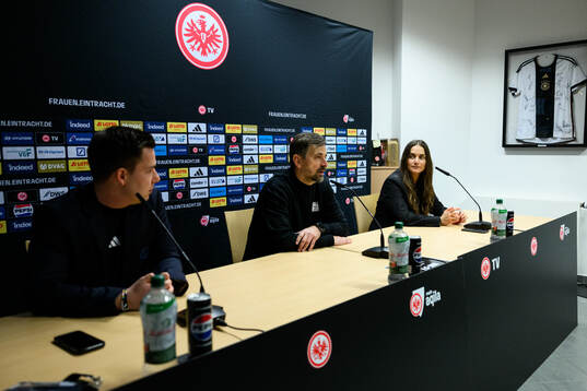 Coach Nikolaos Arnautis of Eintracht Frankfurt and coach