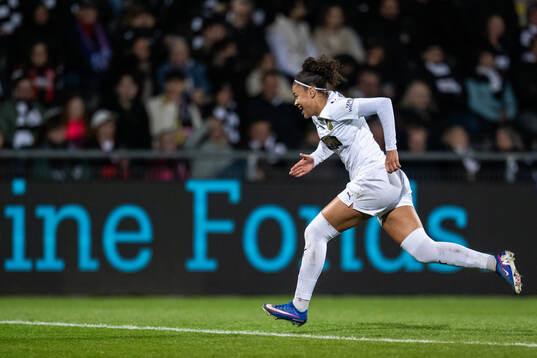 Felicia Schröder of Häcken celebrates