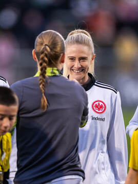 Anna Anvegård of Häcken and Rebecka Blomqvist of