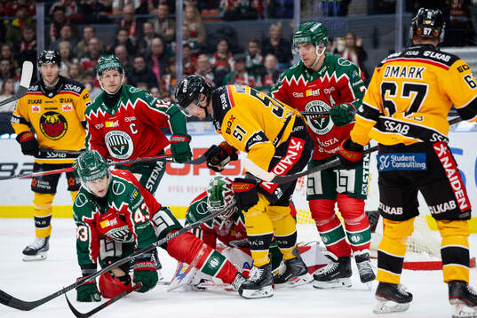 Luleås Markus Nurmi mot Frölundas Tom Nilsson, målvakt