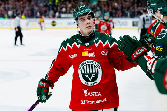 Frölundas Jere Innala jublar