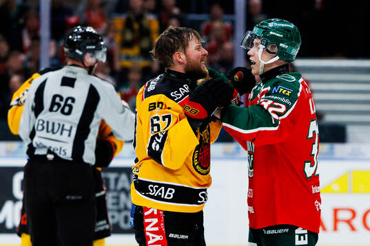 Luleås Linus Omark och Frölundas Noah Hasa