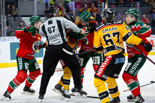 Frölundas Tom Nilsson, Henrik Tömmernes och Noah Hasa mot