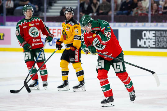 Frölundas Filip Cederqvist lämnar isen