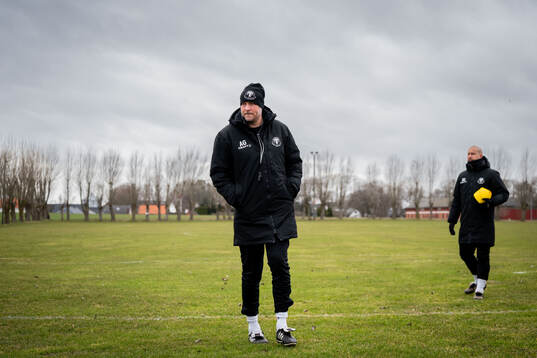 Tränare Andreas Granqvist och assisterande tränare