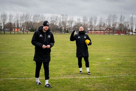 Tränare Andreas Granqvist och assisterande tränare