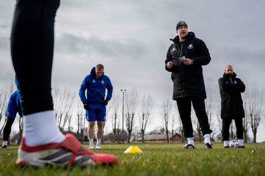 Tränare Andreas Granqvist och assisterande tränare