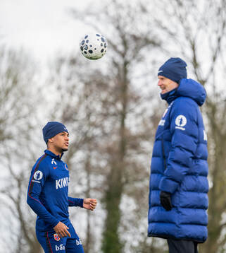 Oscar Bobb and Ståle Solbakken, head coach of the