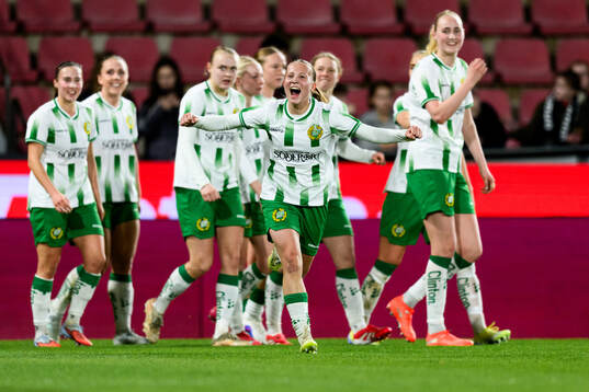 Fanny Peterson of Hammarby celebrates scoring 2-3