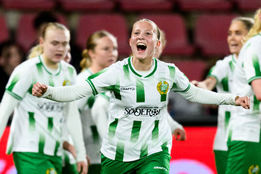 Fanny Peterson of Hammarby celebrates scoring 2-3