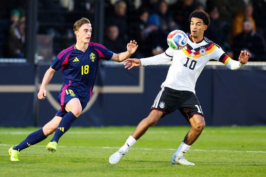 Yannick Geiger of Sweden and Francis Onyeka of Germany