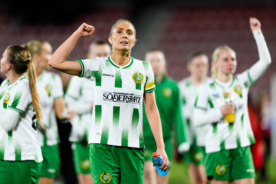 Alice Carlsson of Hammarby celebrates