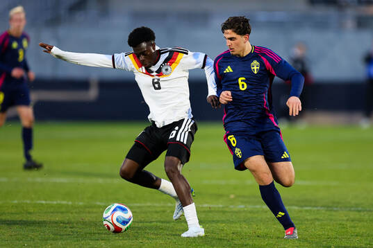 Luis Engelns of Germany and Adrian Lahdo of Sweden