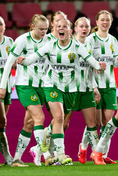 Fanny Peterson of Hammarby celebrates scoring 2-3