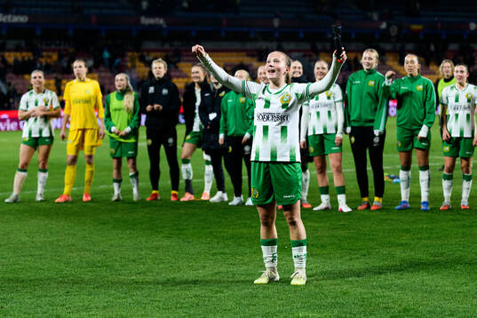 Fanny Peterson of Hammarby celebrates