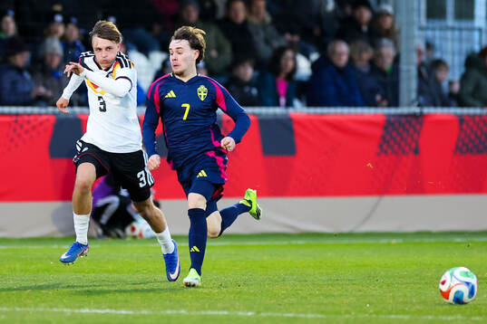 Kacper Koscierski of Germany and Neo Jönsson of Sweden