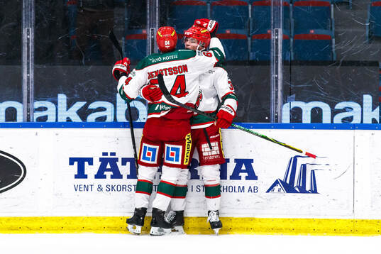 Modos Jacob Bengtsson och Viktor Persson jublar