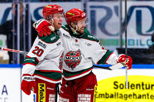 Modos Milton Gästrin och Victor Berglund jublar