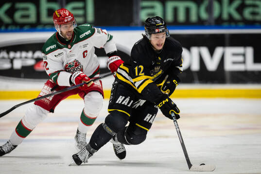 Modos David Rundblad och AIKs Scott Pooley