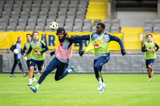 Jonah Kusi-Asare and Genesis Antwi  of Sweden's U21