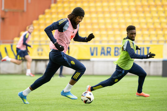 Jonah Kusi Asare  and Jardell Kanga of Sweden's U21