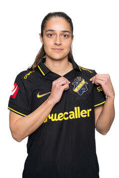 Daniella Famili