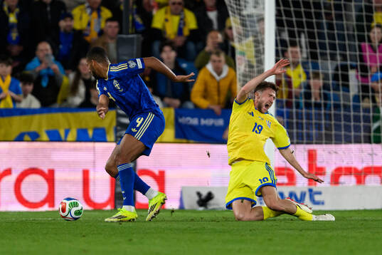 Isak Hien of Sweden and Vladyslav Vanat of Ukraine