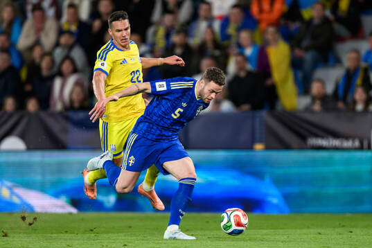Oleksandr Tymchyk of Ukraine and Gabriel Gudmundsson of