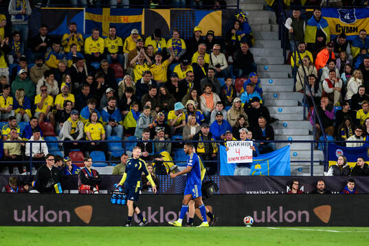 Isak Hien of Sweden leaves the pitch with an injury
