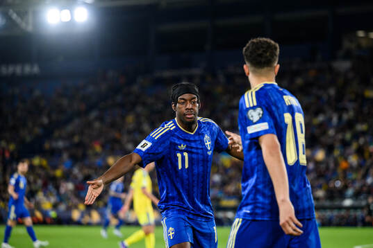 Anthony Elanga and Yasin Ayari of Sweden