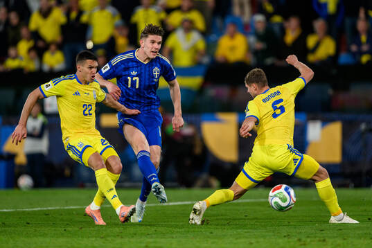 Viktor Gyökeres of Sweden scores 0-2