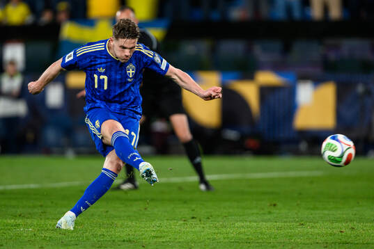 Viktor Gyökeres of Sweden scores 0-3