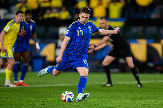 Viktor Gyökeres of Sweden scores 0-3