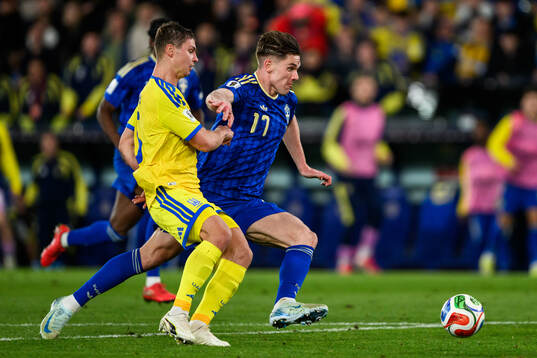 Valeriy Bondar of Ukraine and Viktor Gyökeres of Sweden
