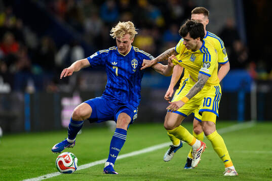 Lucas Bergvall of Sweden and Mykola Shaparenko of Ukraine